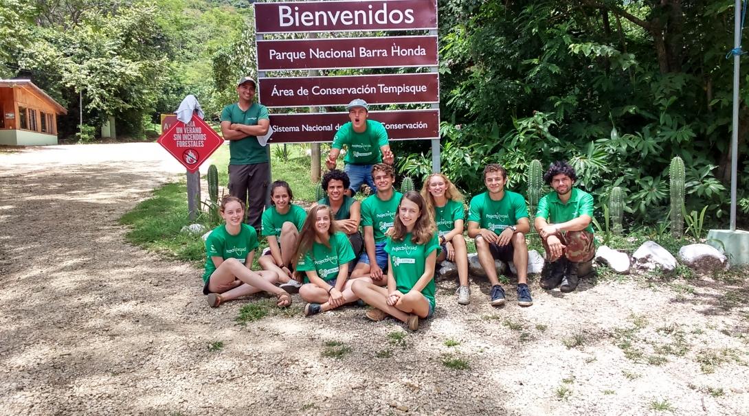 A group of high school students doing Projects Abroad's Conservation volunteering in Costa Rica. A group photo during Conservation volunteering in Costa Rica for teenagers.